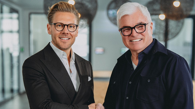 Strategische Partnerschaft: Mäurer & Wirtz kooperiert mit Parfumlovers Cologne - Guido Schmitt (l.), CEO von Parfumlovers Cologne, und Stephan Kemen (r.), CEO von Mäurer & Wirtz, beschließen die strategische Allianz - Quelle: Mäurer & Wirtz